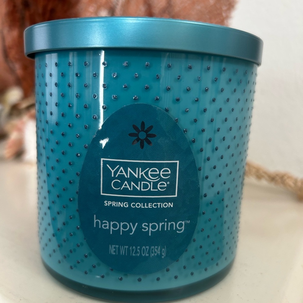 New Yankee Candle Happy Spring Retired Scent 12.5 OZ. 2 Wick Medium Jar Tumbler.